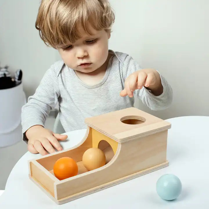 Boîte d’encastrement avec balle et plateau